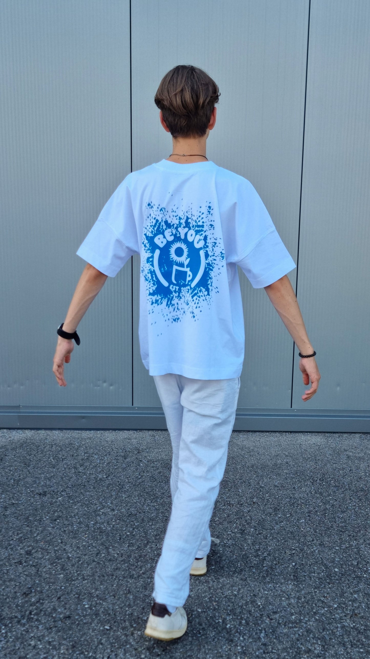 WHITE T-SHIRT TRUST