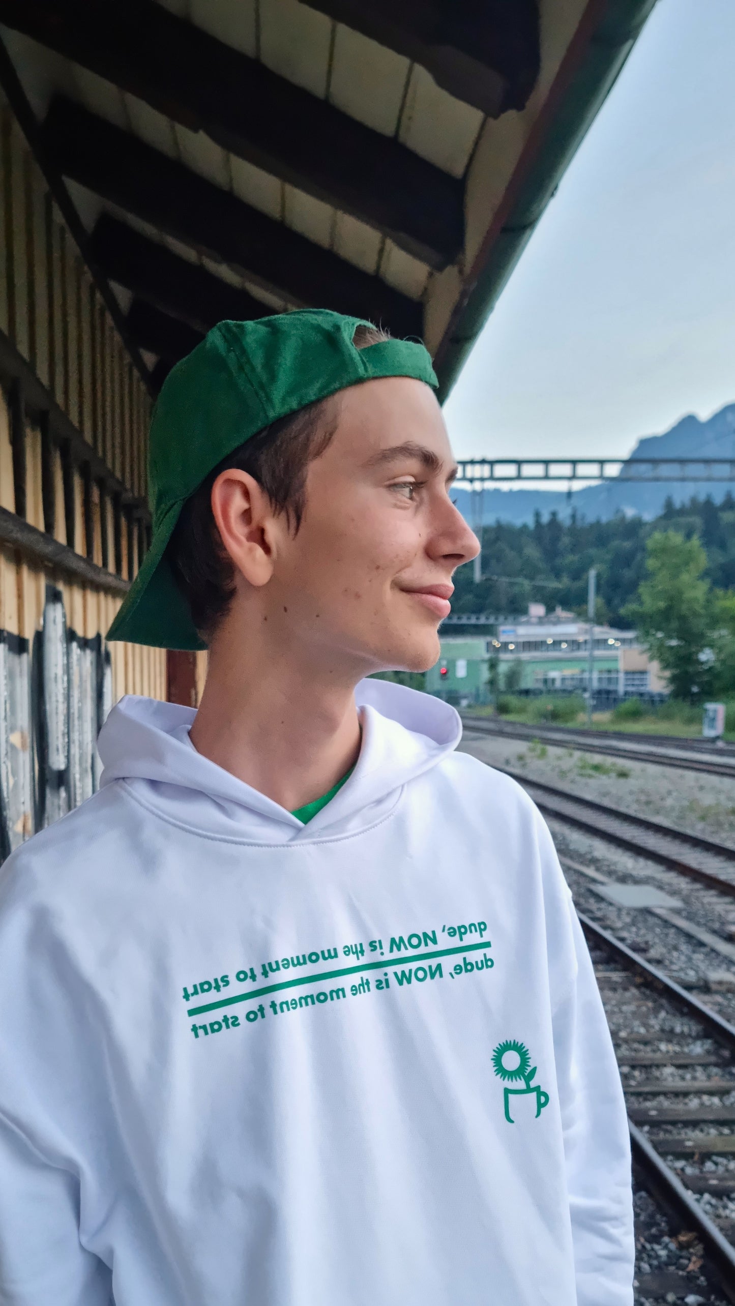 WHITE HOODIE START NOW