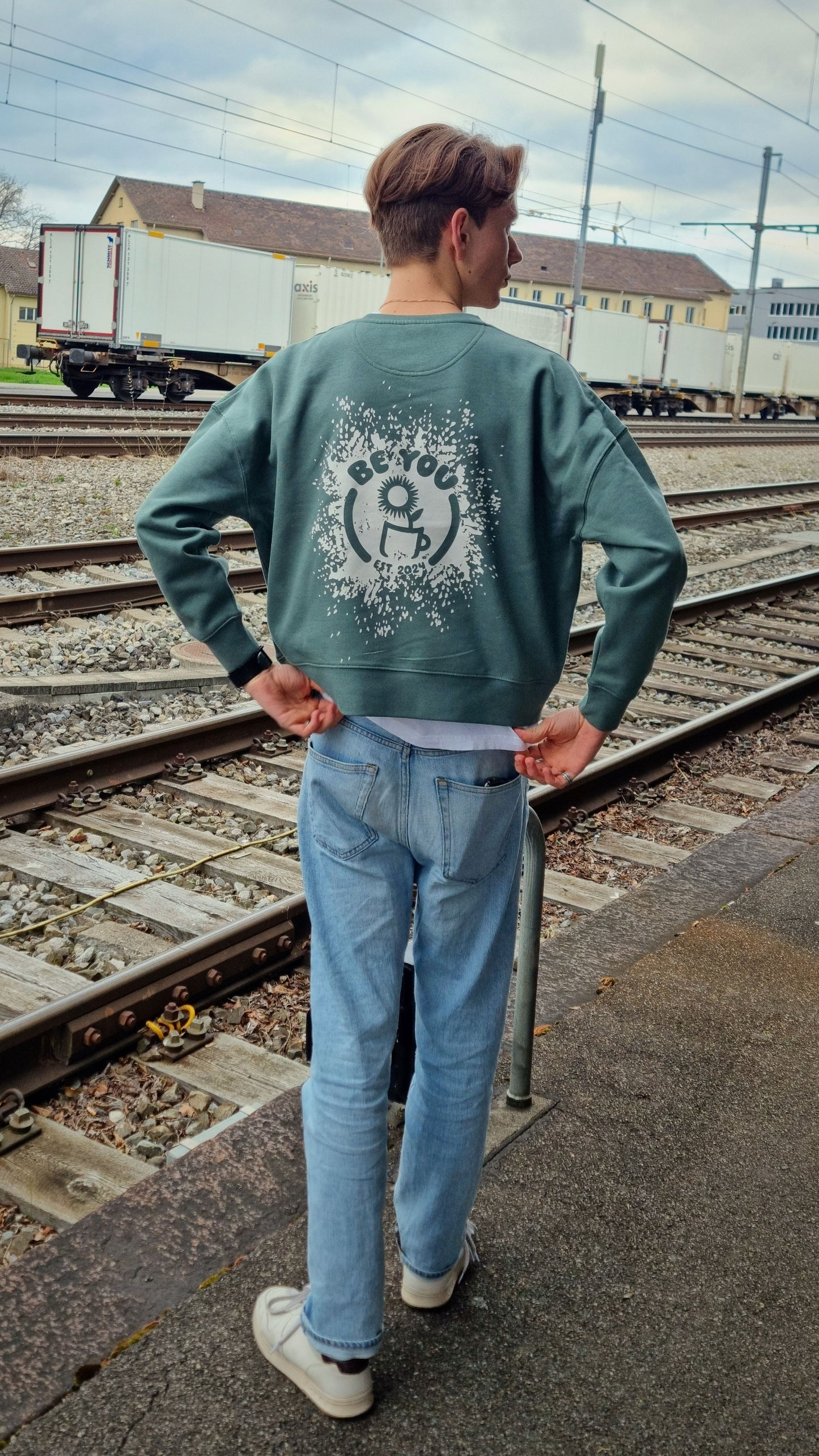 BOTTLE GREEN CREWNECK GRASS