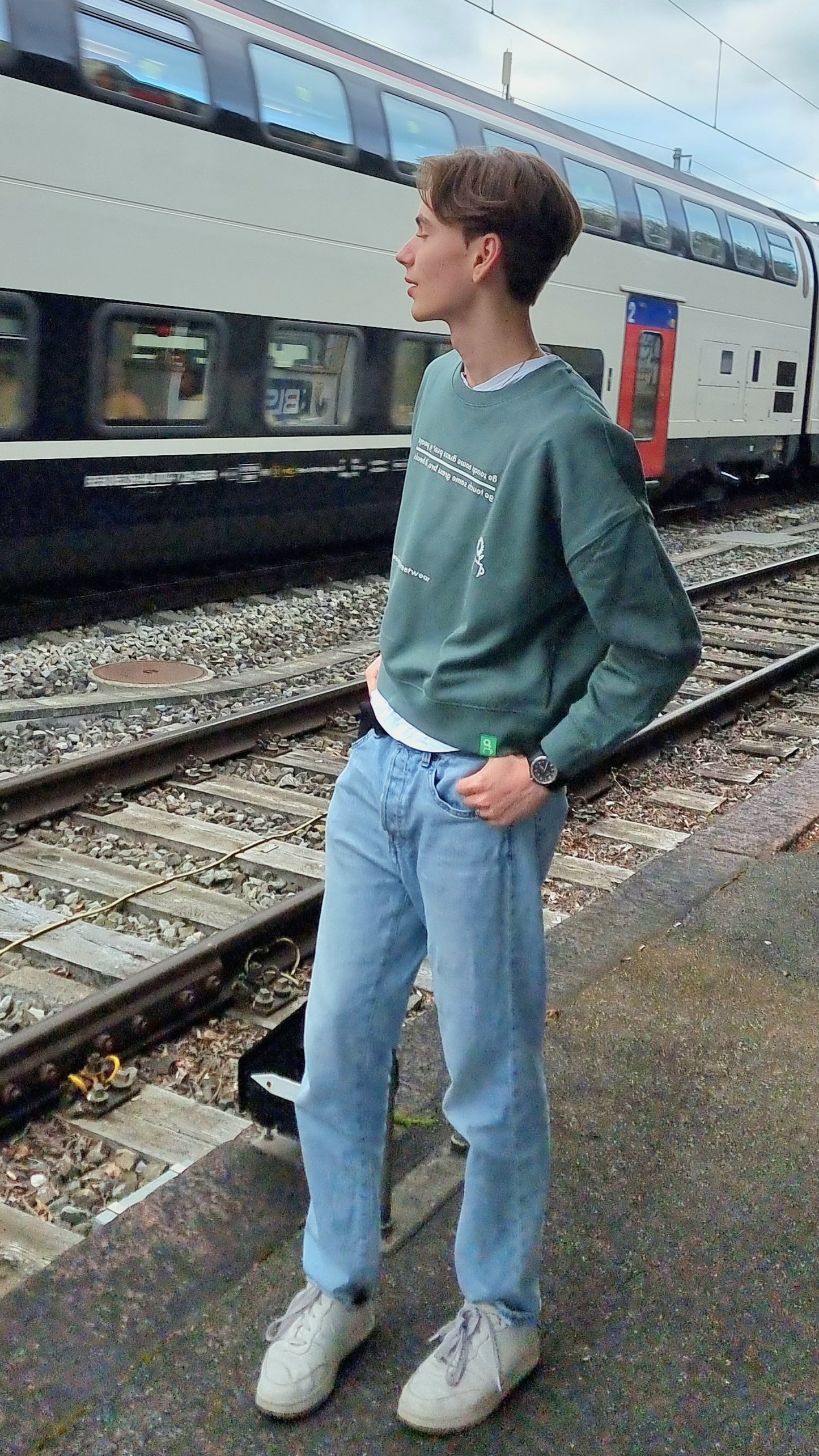 BOTTLE GREEN CREWNECK GRASS