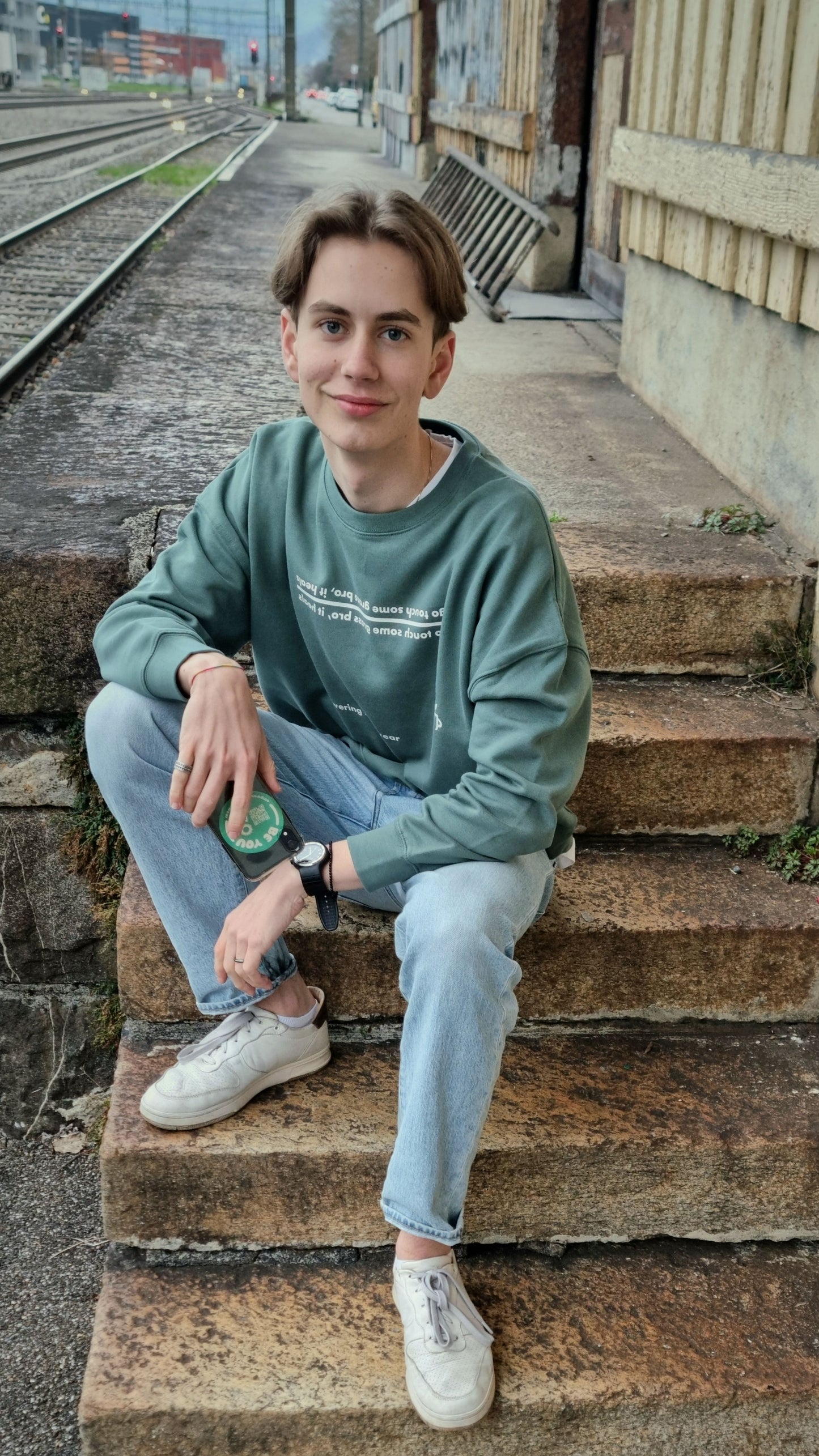 BOTTLE GREEN CREWNECK GRASS