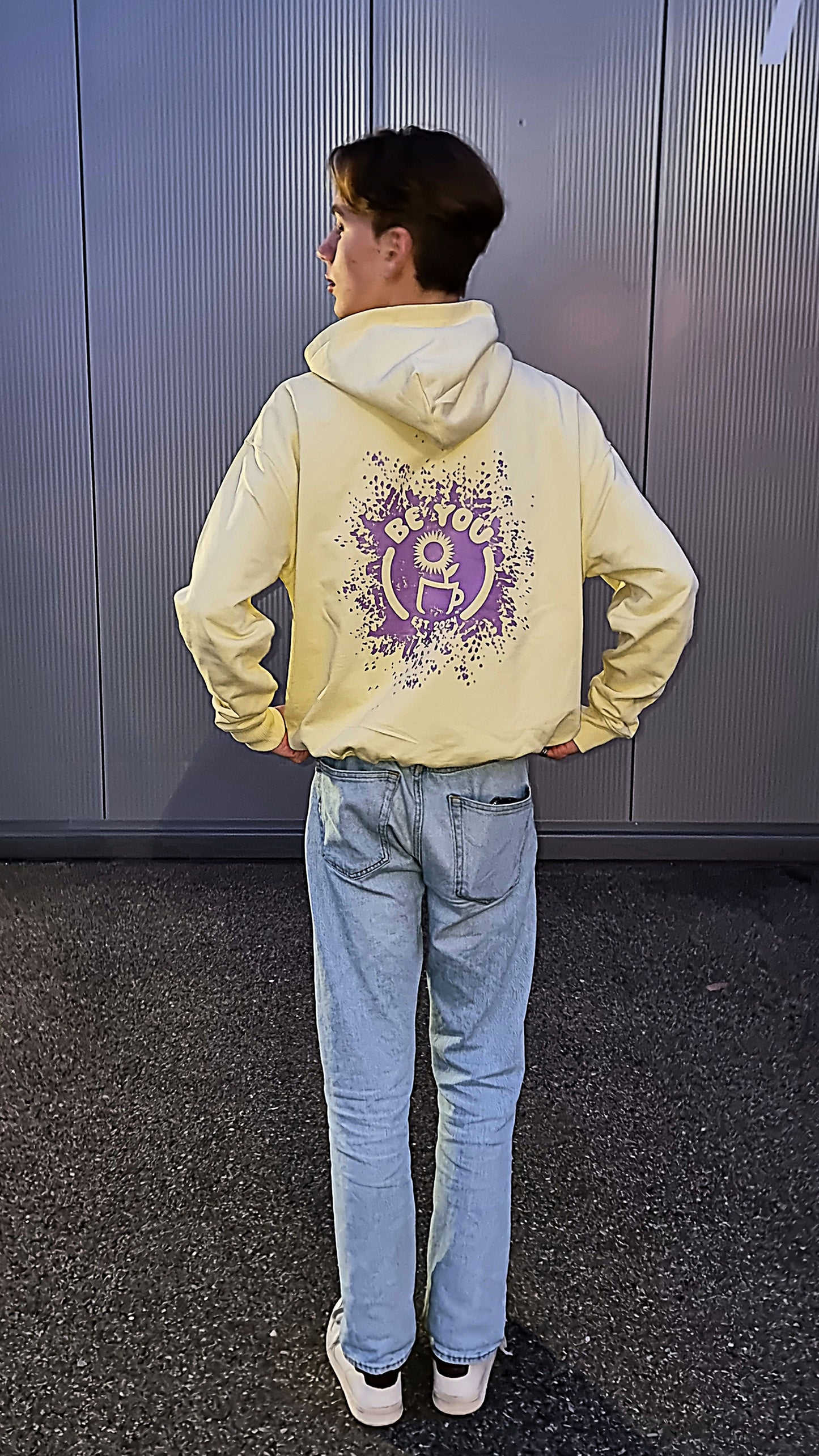 YELLOW HOODIE SHINE