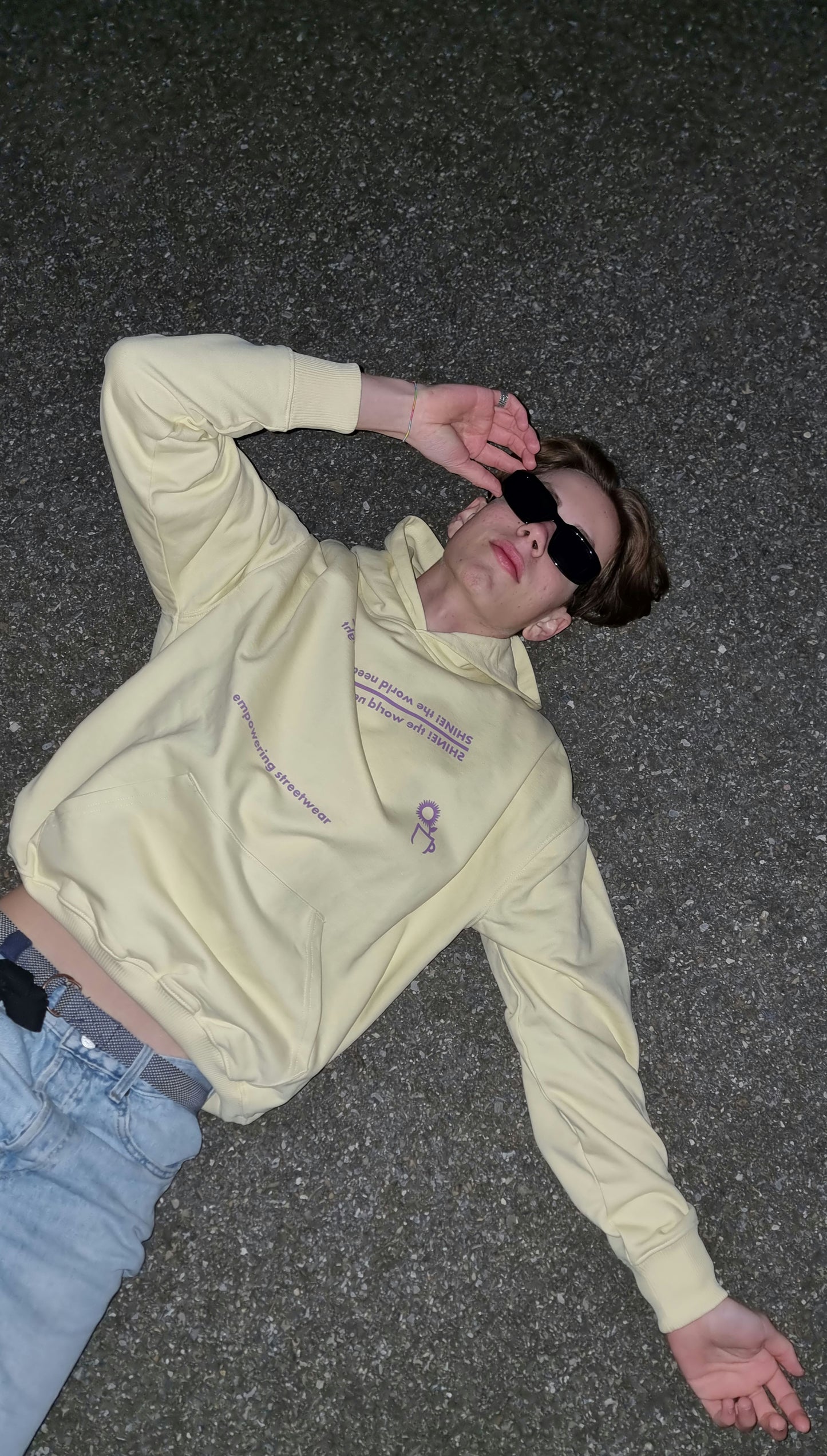 YELLOW HOODIE SHINE