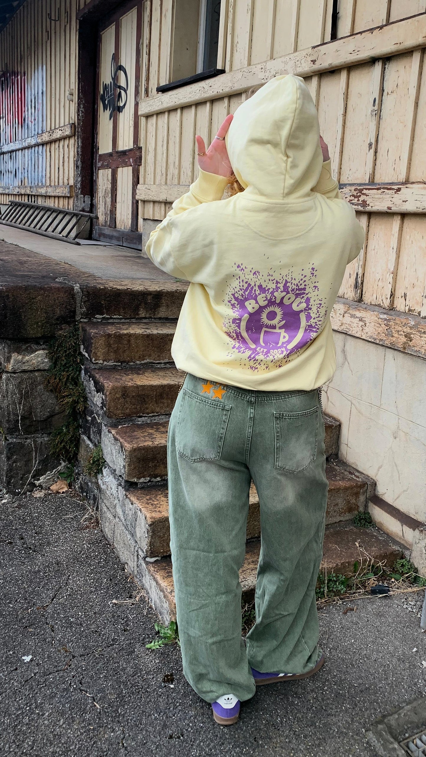 YELLOW HOODIE SHINE