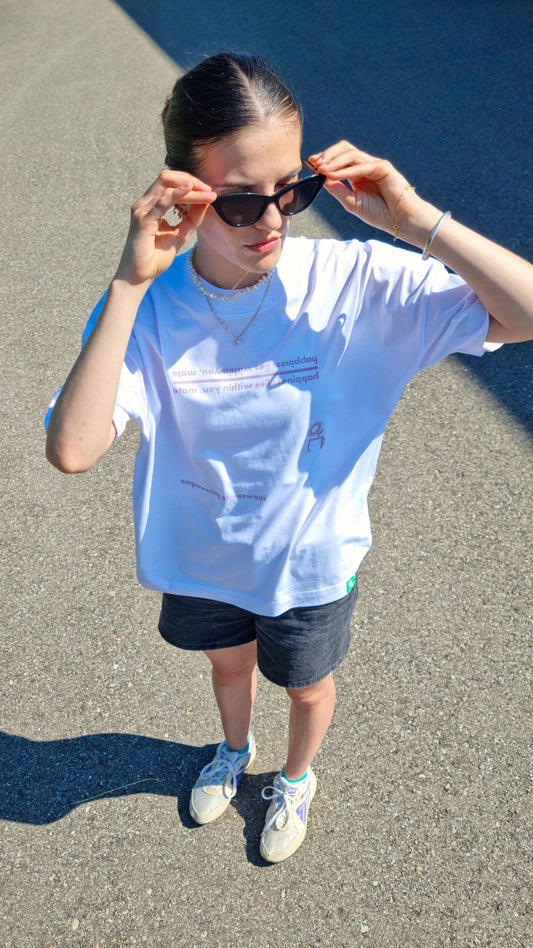WHITE T-SHIRT HAPPINESS