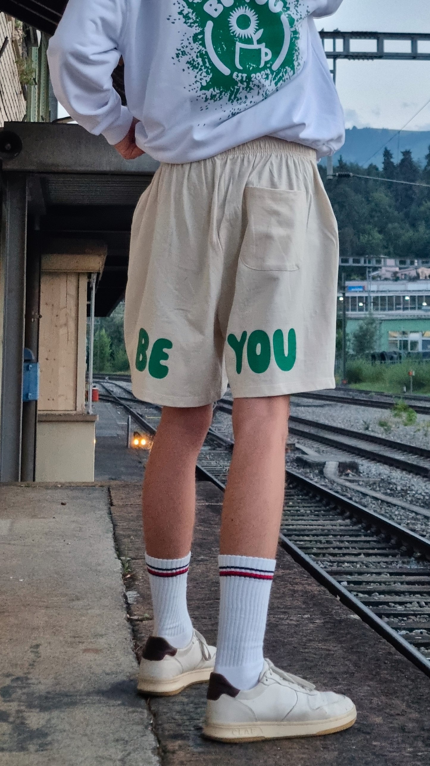 BEIGE SHORTS BEYOU