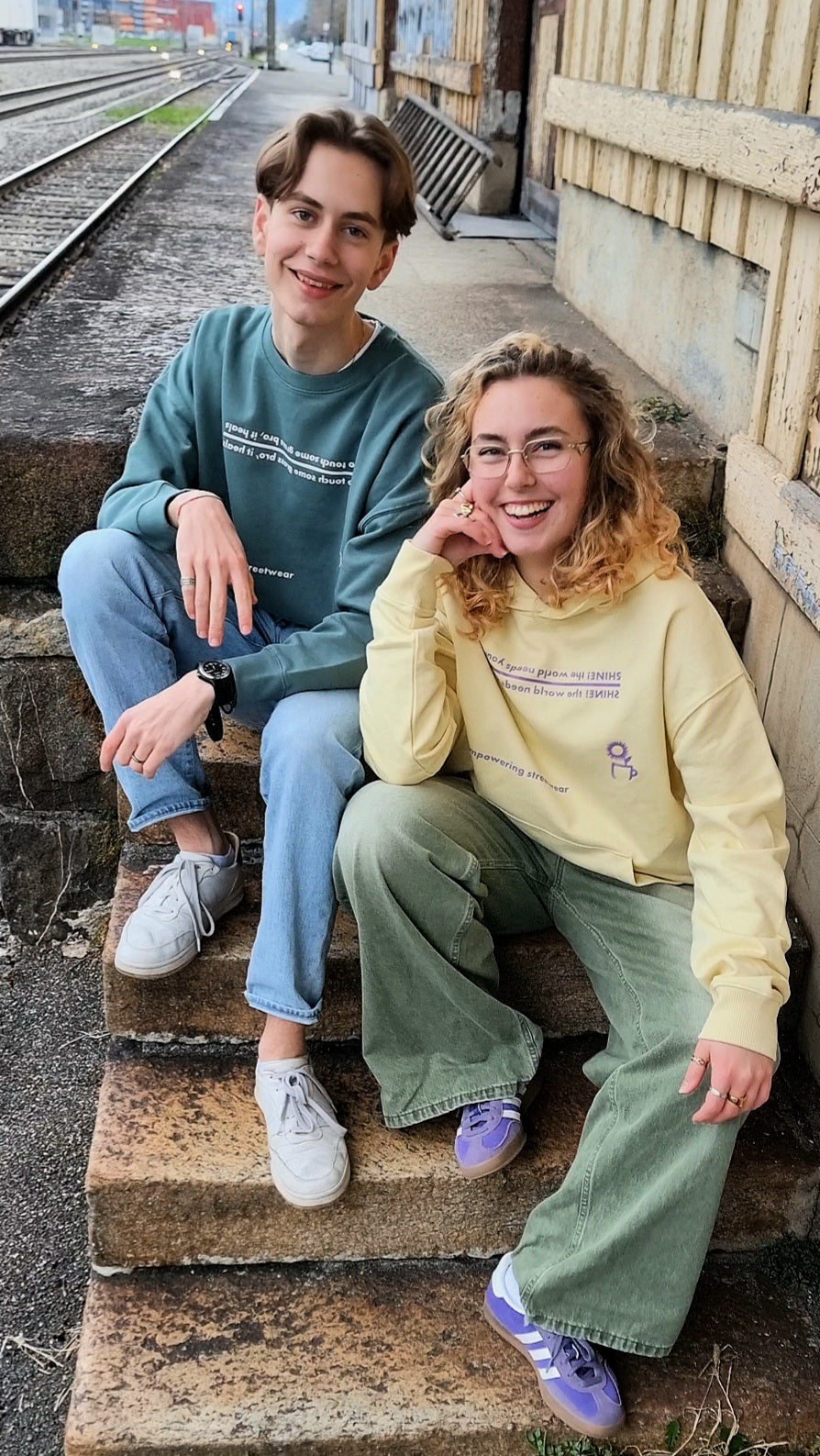 YELLOW HOODIE SHINE