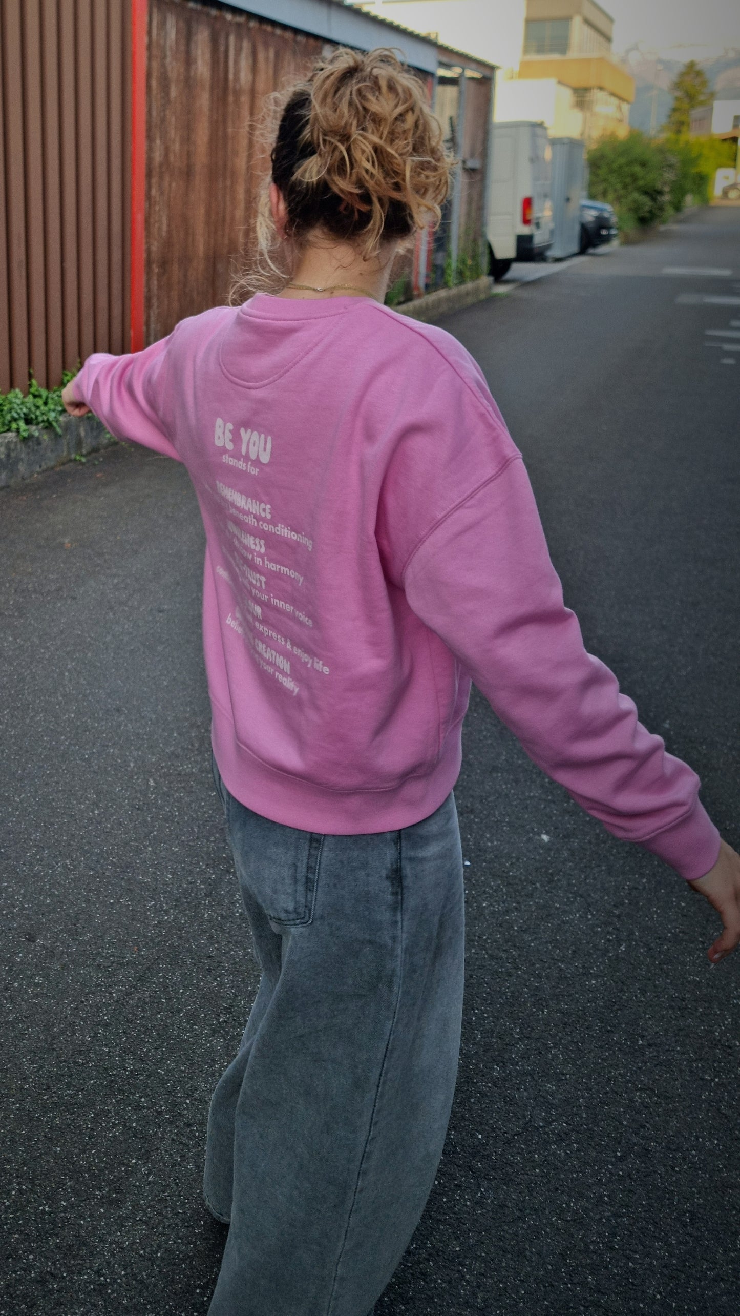 PINK CREWNECK MANIFEST