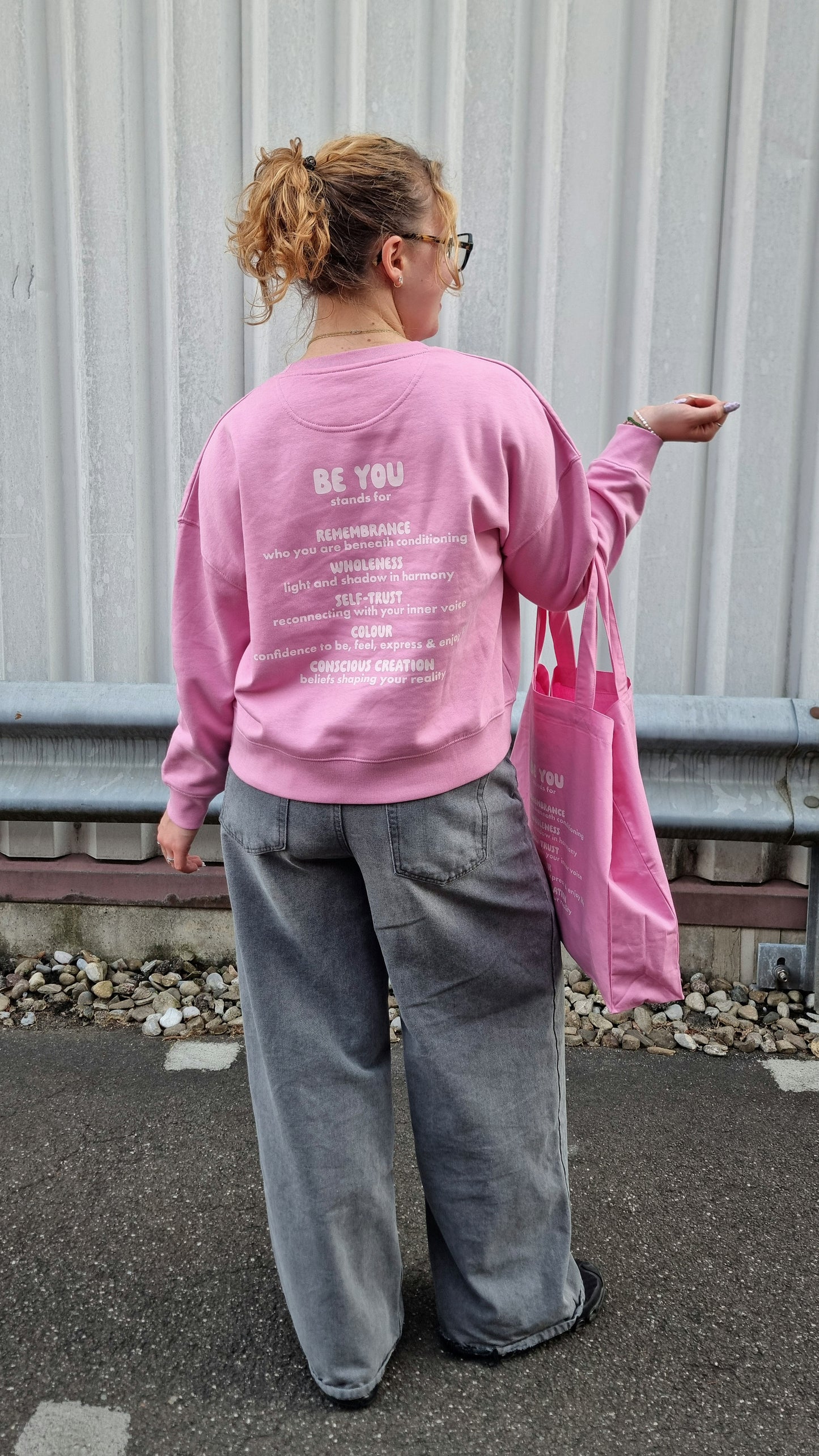 PINK CREWNECK MANIFEST