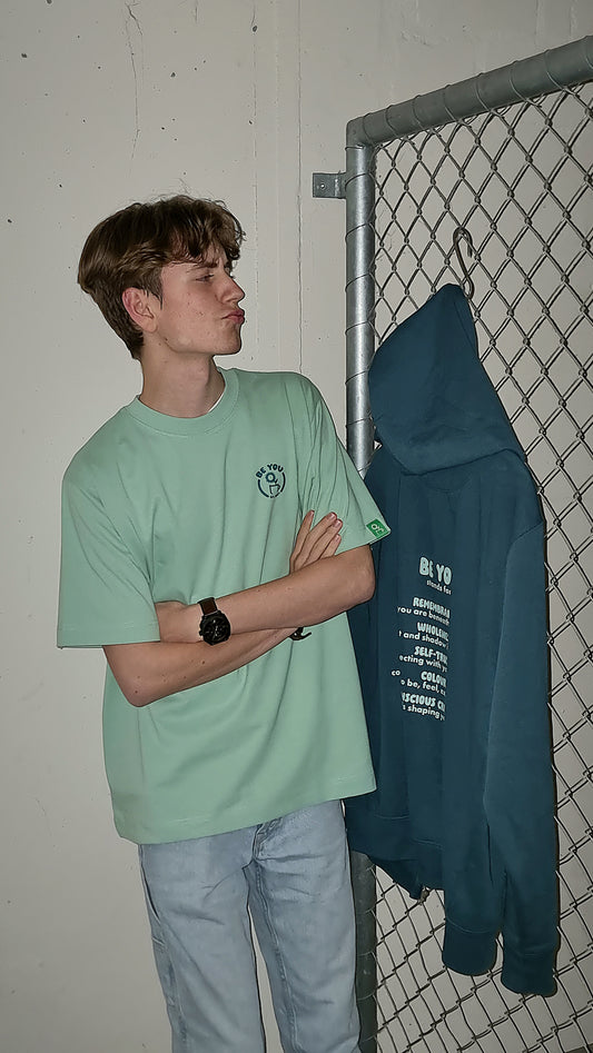 TURQUOISE T-SHIRT MANIFEST