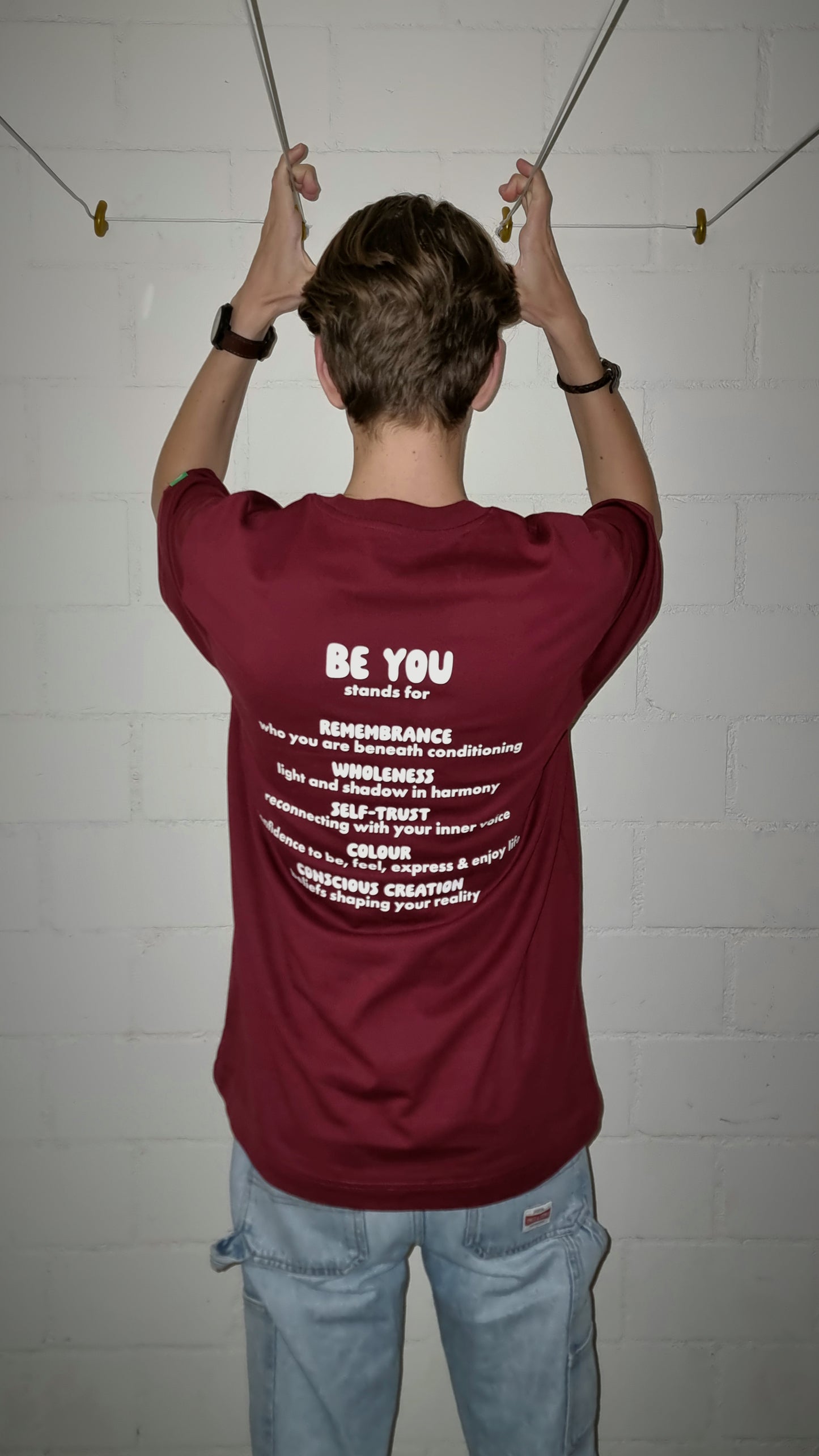 BURGUNDY T-SHIRT MANIFEST