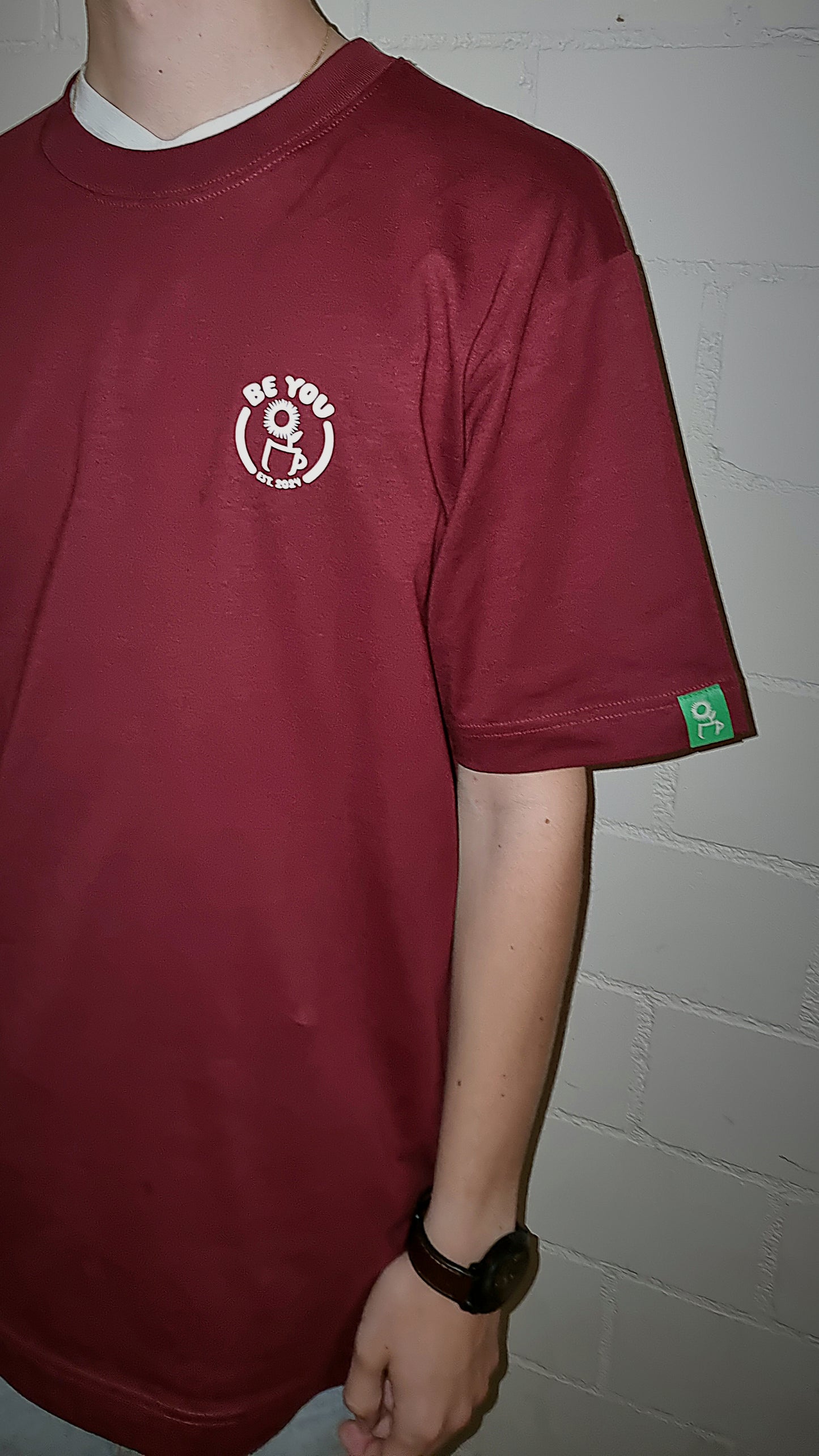 BURGUNDY T-SHIRT MANIFEST