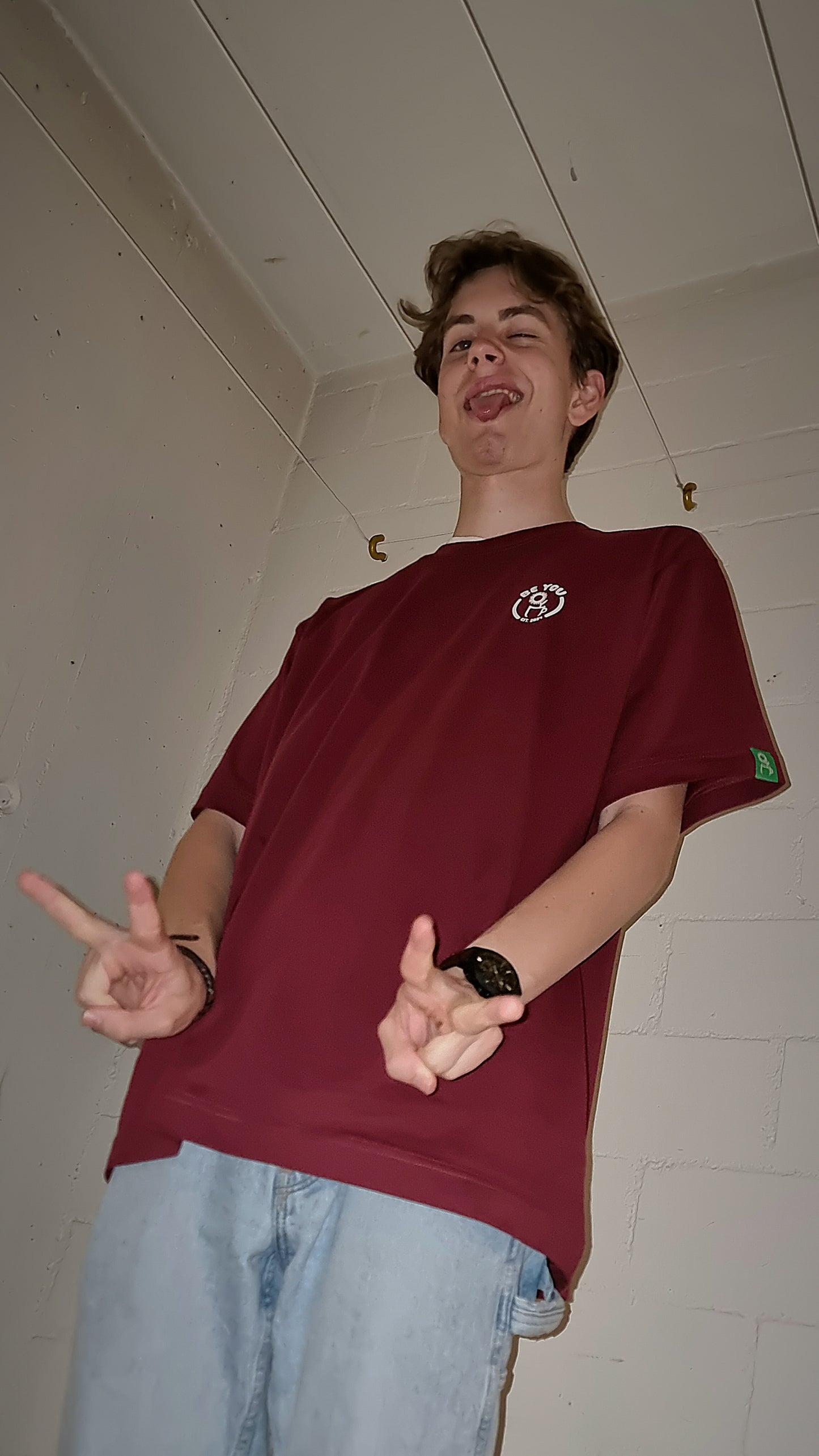 BURGUNDY T-SHIRT MANIFEST