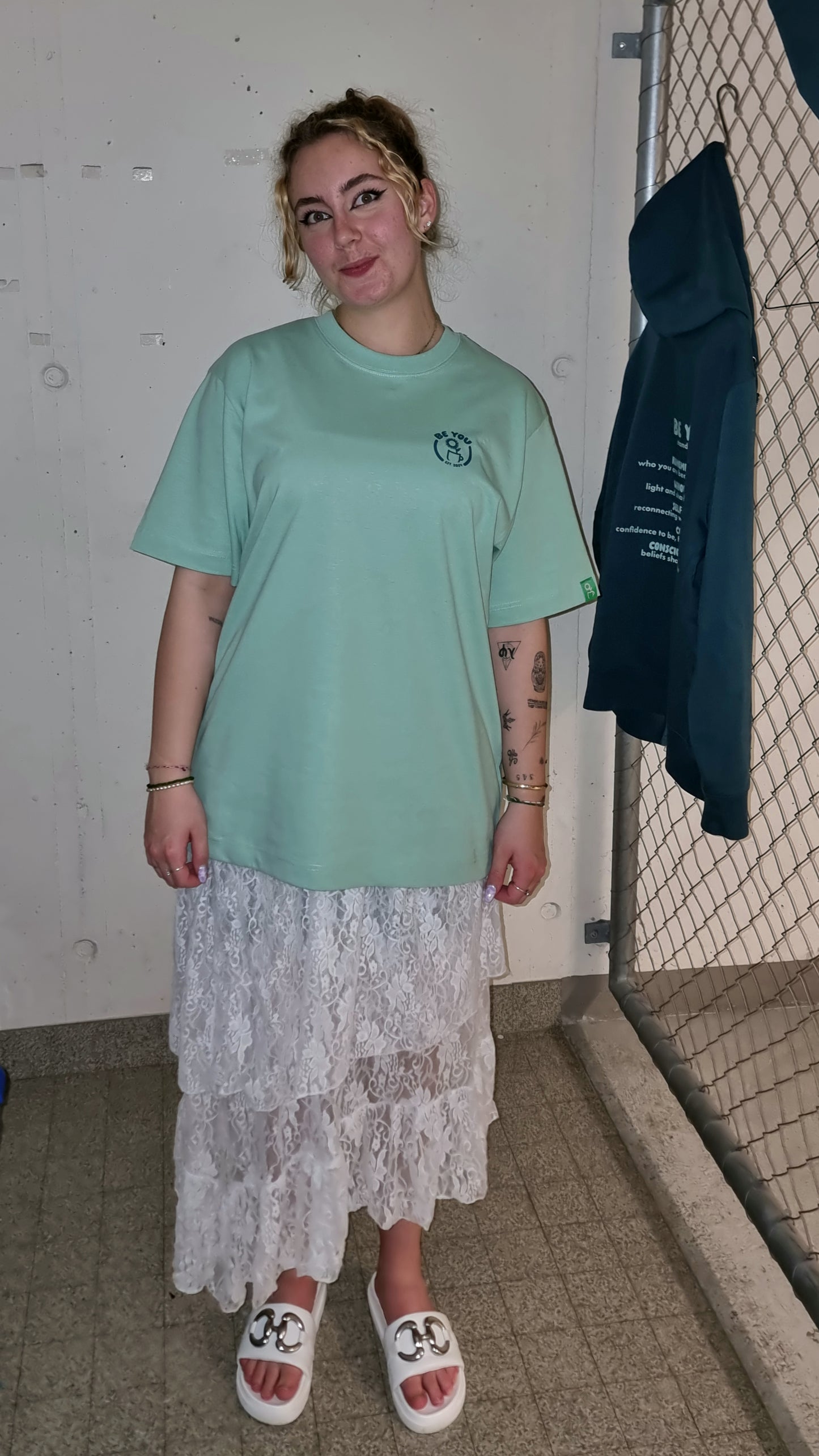 TURQUOISE T-SHIRT MANIFEST