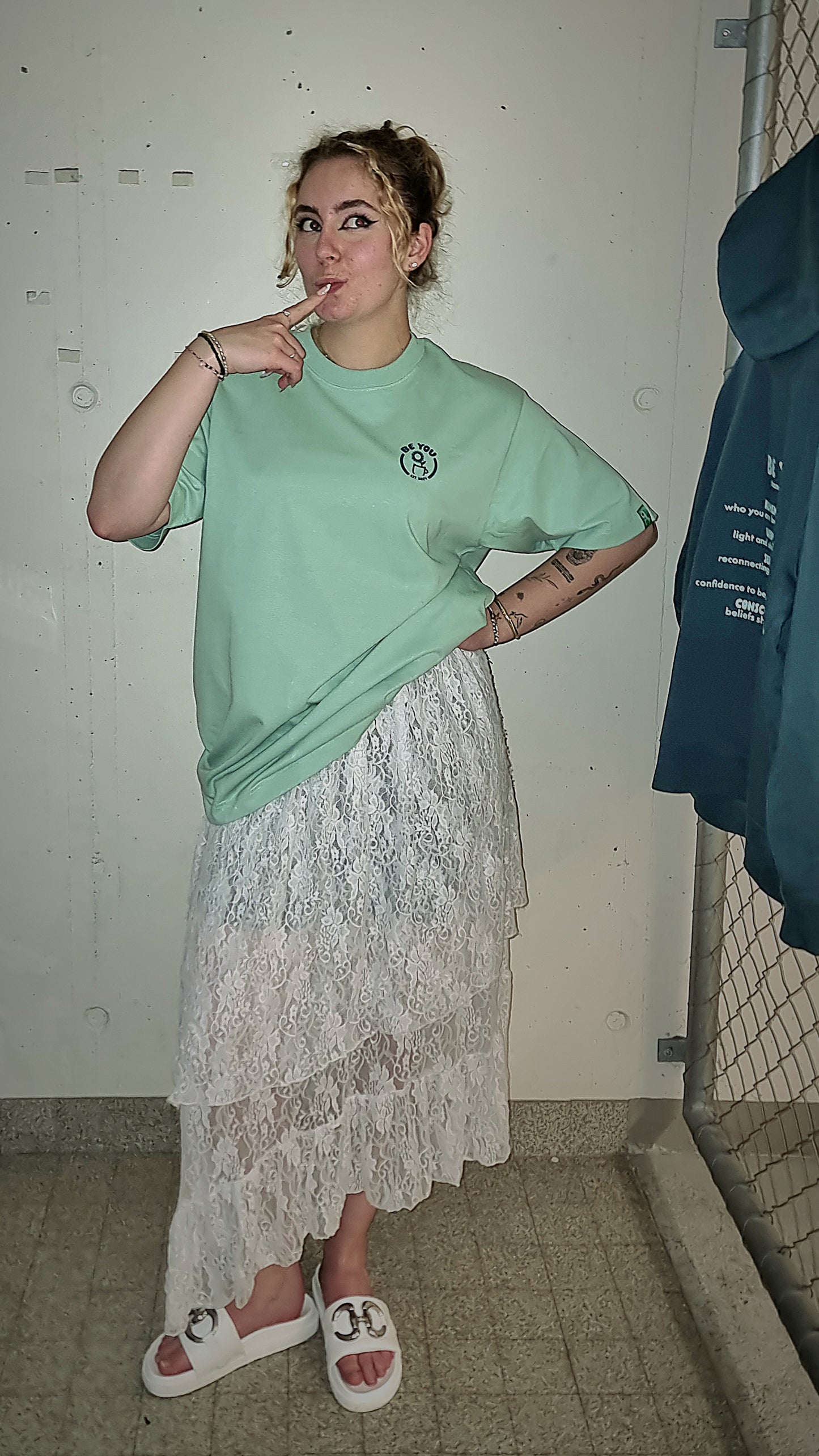 TURQUOISE T-SHIRT MANIFEST